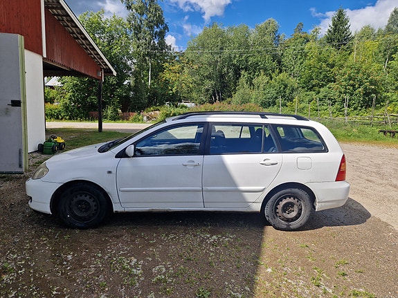 Toyota Corolla 2 of 4