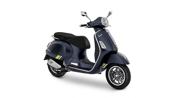 Vespa GTS 310 SuperTech 2 of 5