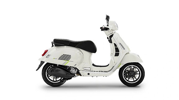 Vespa GTS 310 SuperTech 4 of 5