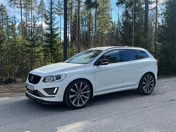 Volvo XC60 2 of 5