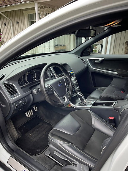 Volvo XC60 4 of 5