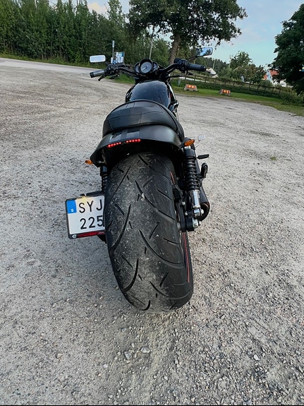 Harley-Davidson VRSCDX V-Rod 4 of 5