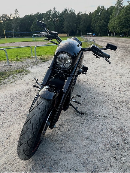 Harley-Davidson VRSCDX V-Rod 3 of 5