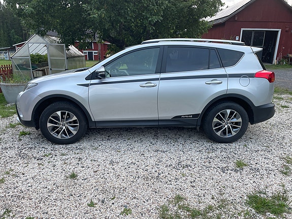 Toyota RAV4 2 of 3