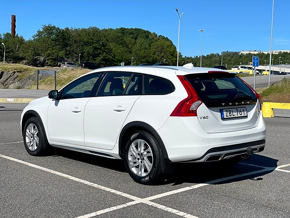 Volvo V60 Cross Country 4 of 12