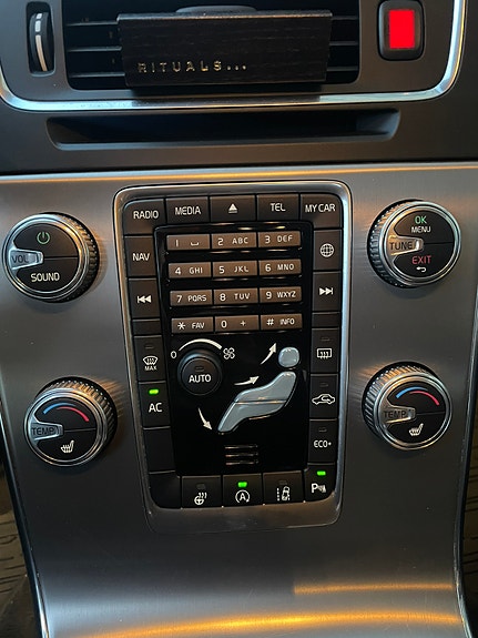 Volvo V60 Cross Country 9 of 12