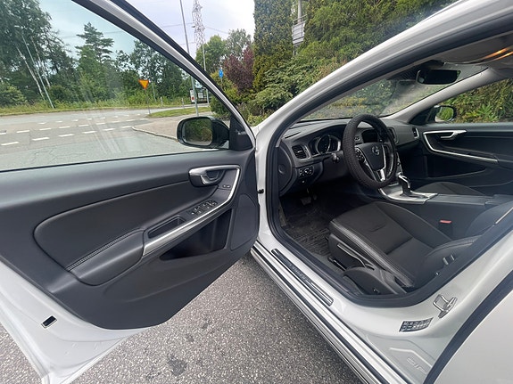 Volvo V60 Cross Country 11 of 12