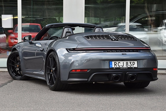 Porsche 911 Carrera GTS 10 of 30