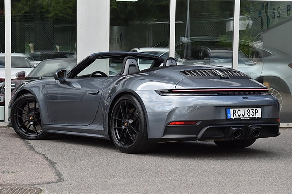 Porsche 911 Carrera GTS 11 of 30