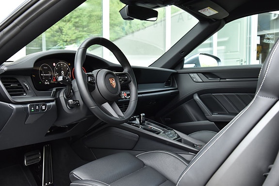 Porsche 911 Carrera GTS 19 of 30