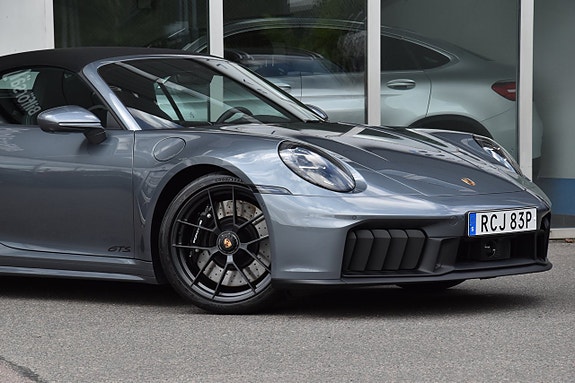 Porsche 911 Carrera GTS 8 of 30
