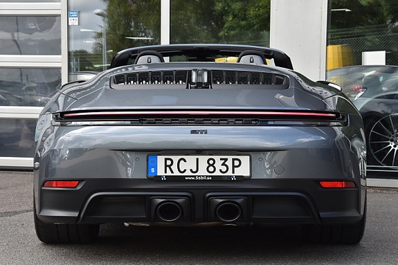 Porsche 911 Carrera GTS 13 of 30