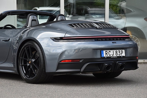 Porsche 911 Carrera GTS 12 of 30