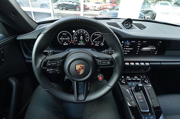 Porsche 911 Carrera GTS 24 of 30
