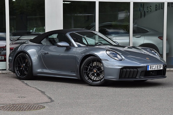 Porsche 911 Carrera GTS 7 of 30