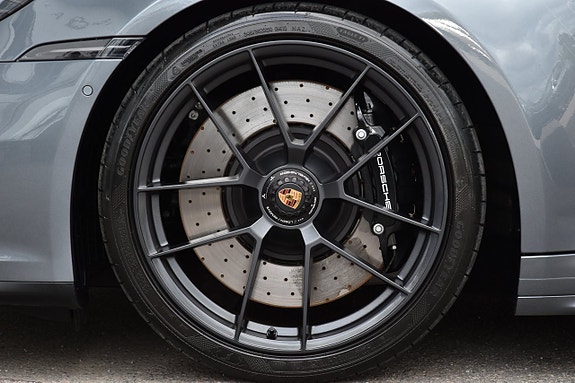 Porsche 911 Carrera GTS 18 of 30