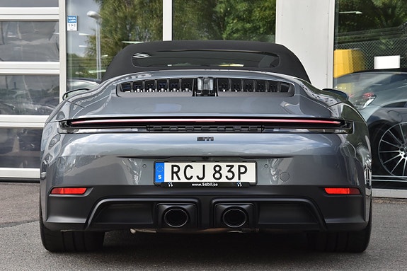 Porsche 911 Carrera GTS 17 of 30