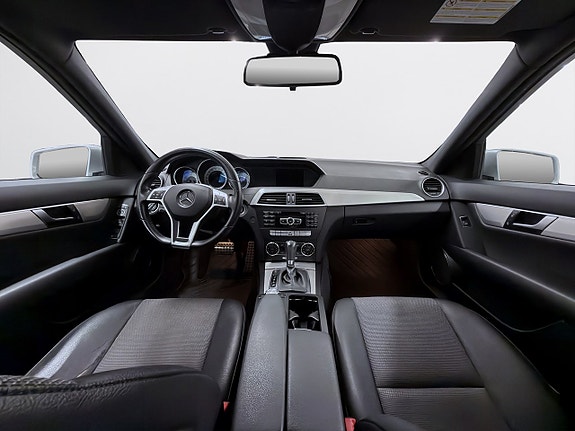 Mercedes-Benz C220 10 of 15
