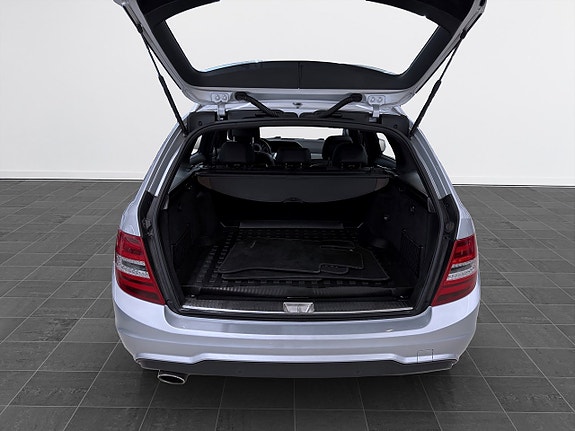 Mercedes-Benz C220 15 of 15
