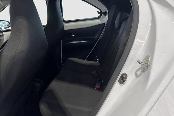 Toyota Aygo X 8 of 11
