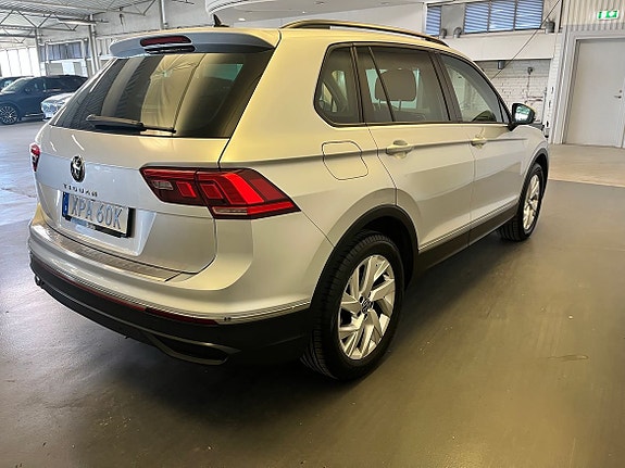 Volkswagen Tiguan 5 of 12