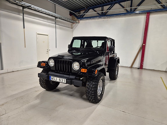 Jeep Wrangler 2 of 5