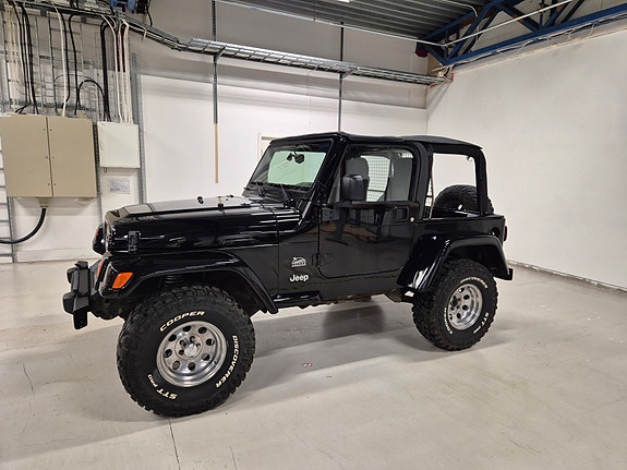Jeep Wrangler 4 of 5