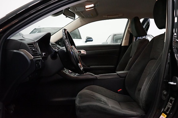 Lexus CT200h 10 of 13