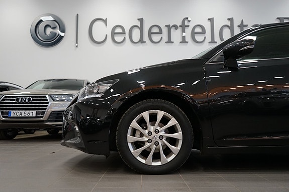 Lexus CT200h 7 of 13