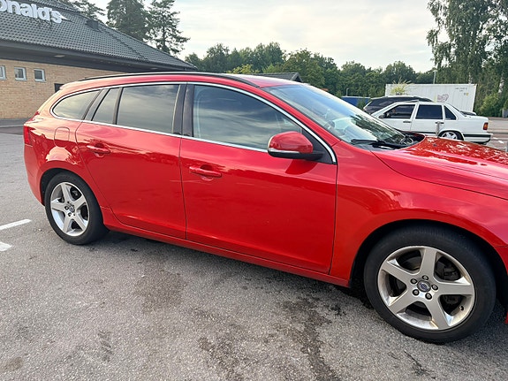 Volvo V60 8 of 14