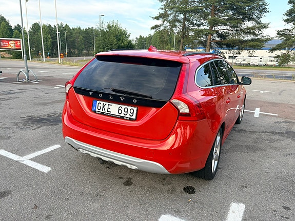 Volvo V60 2 of 5