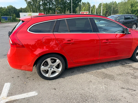 Volvo V60 4 of 5