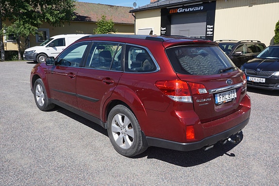 Subaru Outback 2 of 5