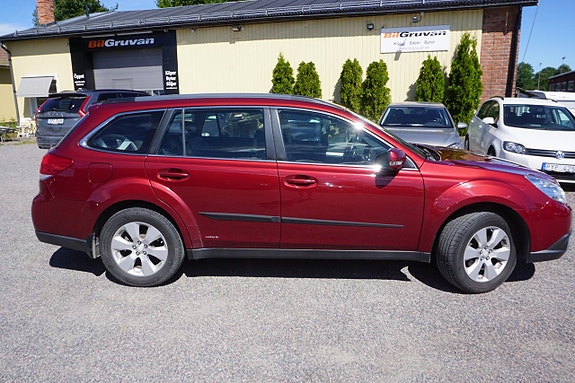Subaru Outback 3 of 5