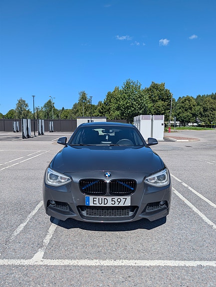 BMW 118d 2 of 5