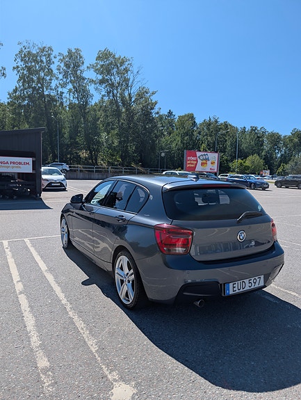 BMW 118d 4 of 5