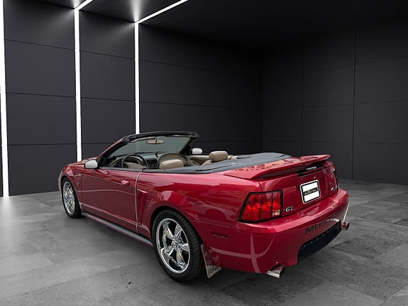 Ford Mustang 5 of 5