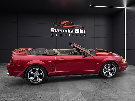Ford Mustang 3 of 5