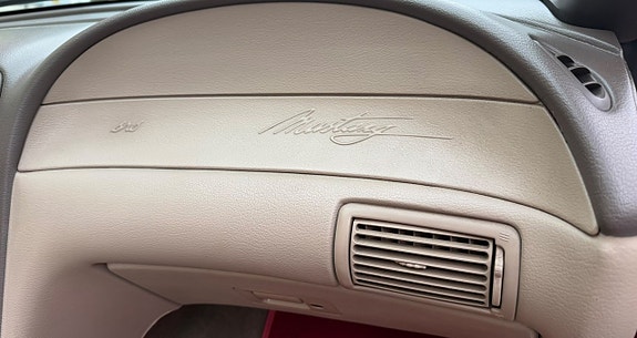 Ford Mustang 9 of 13