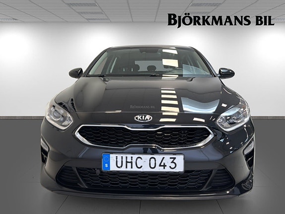 Kia Ceed 2 of 5