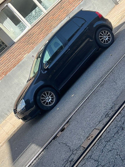 Volkswagen Golf V 2 of 5