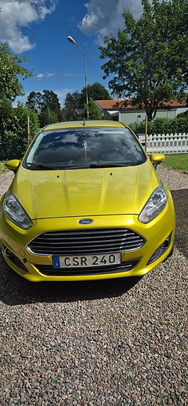 Ford Fiesta 2 of 5