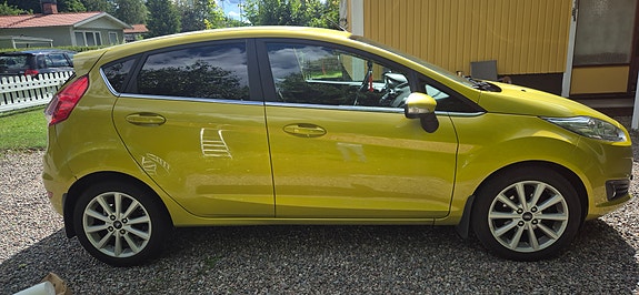 Ford Fiesta 4 of 5