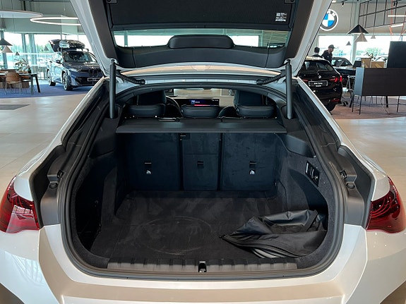 BMW i4 24 of 25