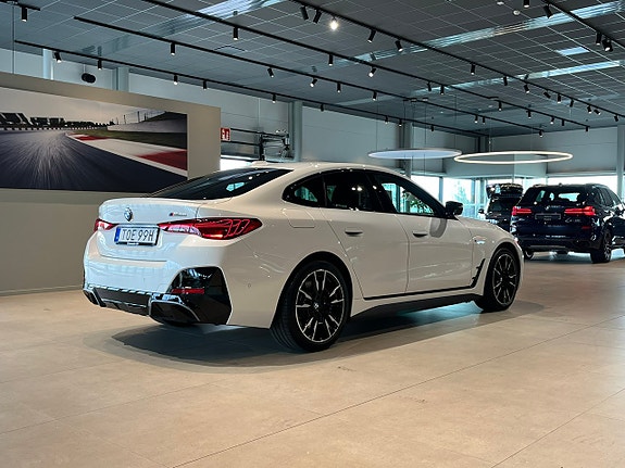 BMW i4 4 of 5