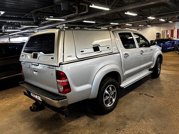Toyota HiLux 3 of 5