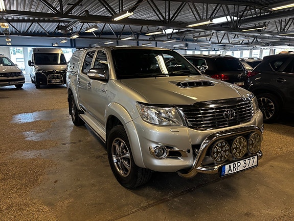 Toyota HiLux 2 of 5