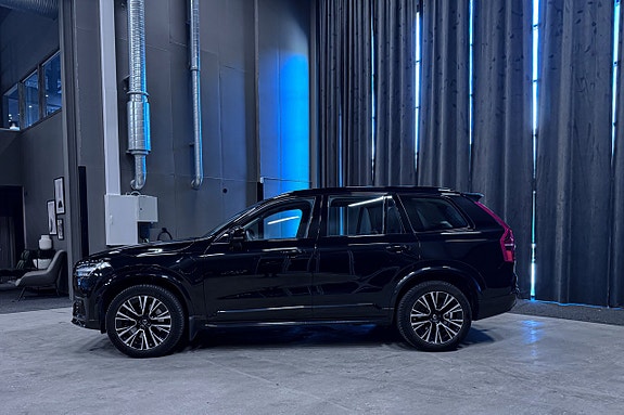 Volvo XC90 3 of 5