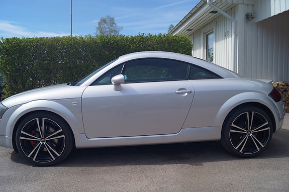 Audi TT 3 of 5