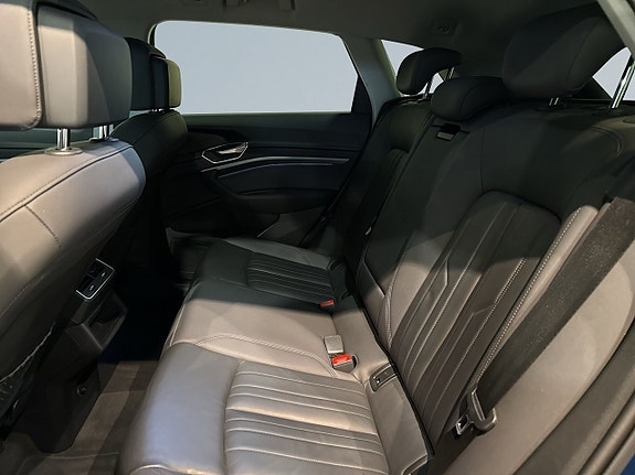 Audi e-tron 13 of 20